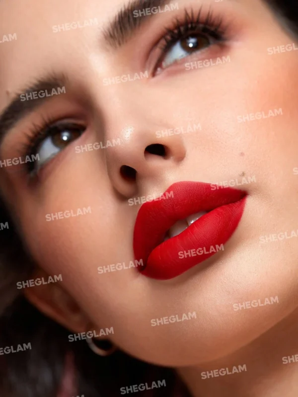 ⁦أحمر شفاه Matte Allure - روج من SHEGLAM⁩ - الصورة ⁦4⁩